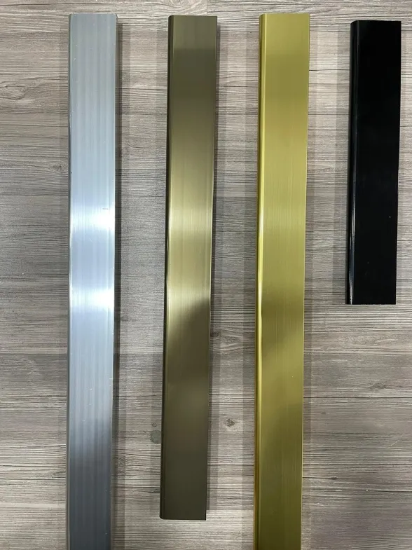 Duşakabin profil renkleri: parlak krom, bronz, gold ve siyah